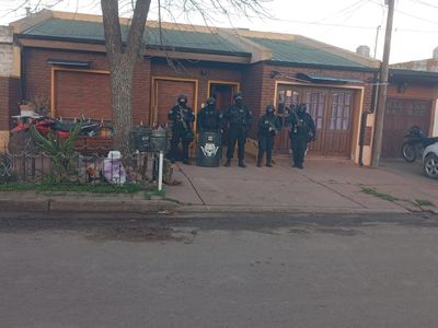 Allanamientos por robo a joyería en Firmat: tres detenidos