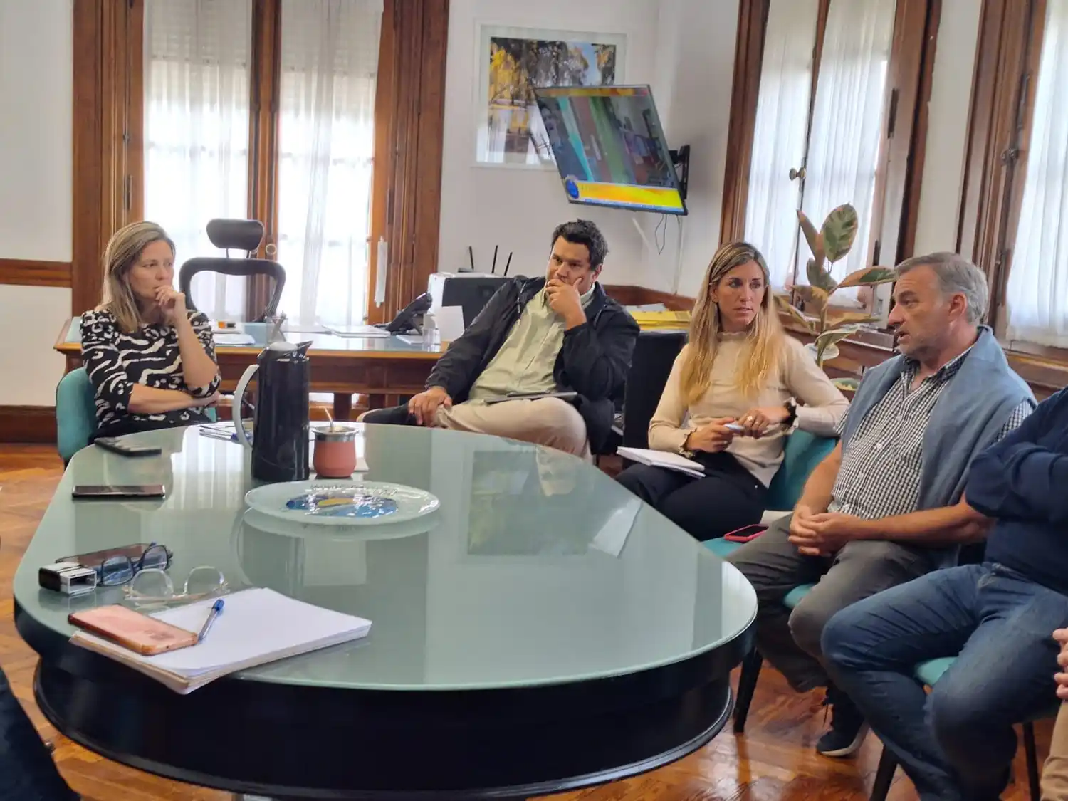 Gentile encabezó la reunión con representantes del sector agropecuario y entidades bancarias.