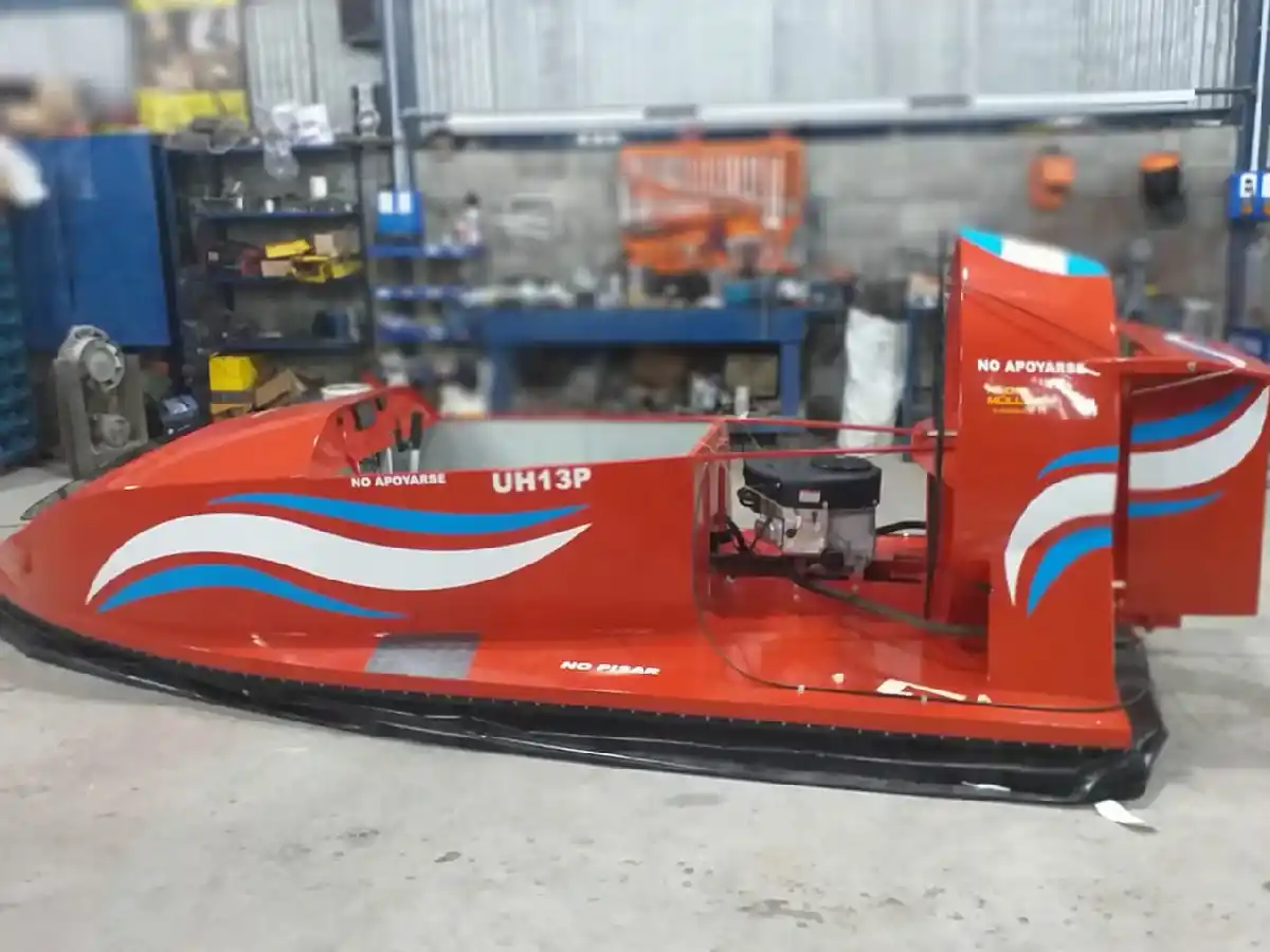 Aldo cosntruyó su propio aerodeslizador en su taller de Angélica