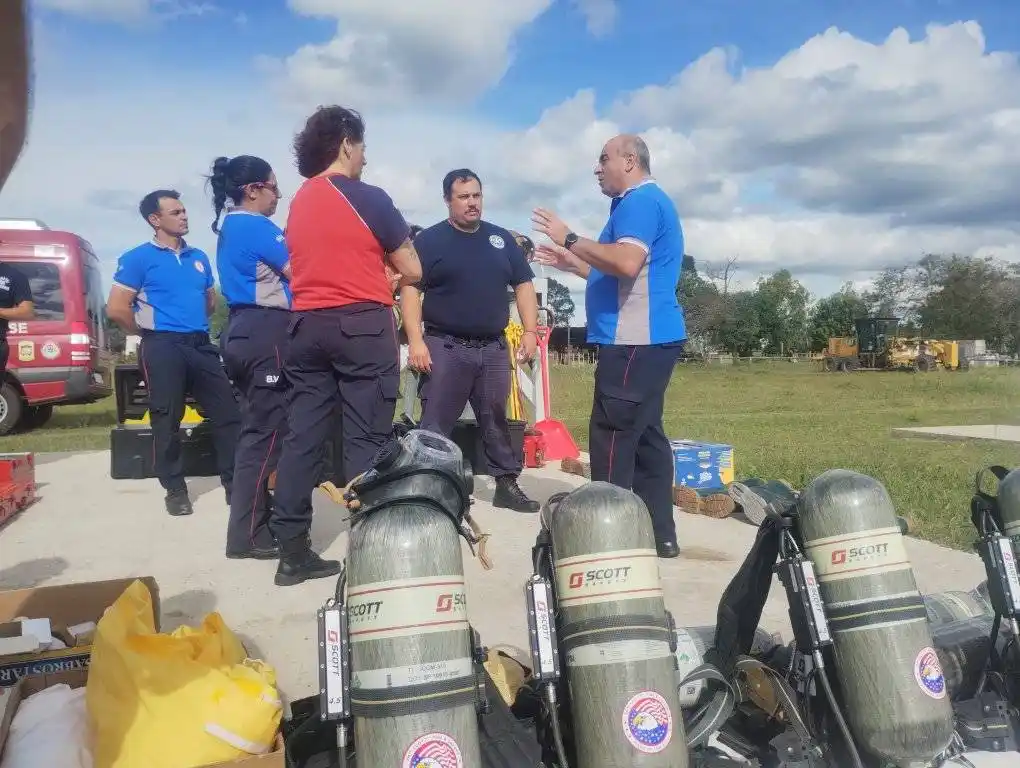 Bomberos de Chascomús se capacitan en Materiales Peligrosos con instructores de la Federación Bonaerense