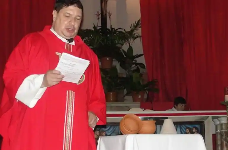 El cura de Lucas González acusado de abuso se comparó con Cristo
