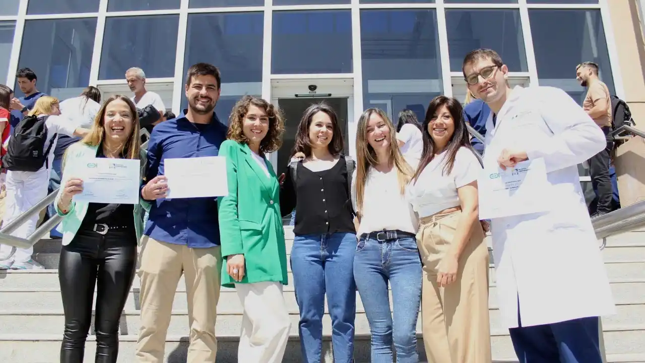 Egresaron siete médicos residentes en el Hospital Centenario