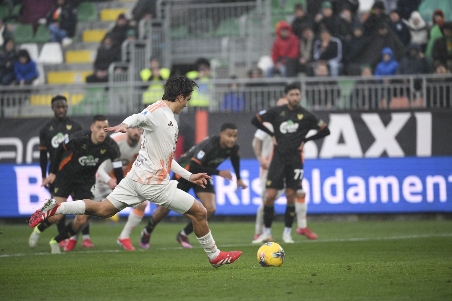 Lazio hizo cinco goles y Napoli apenas empató