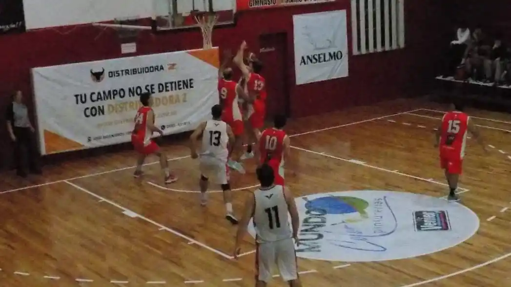 Huracán cayó en su visita al "Globo" de Tres Arroyos