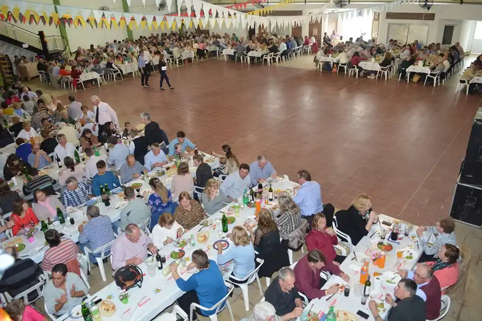 Almuerzo y baile para honrar a San Cayetano