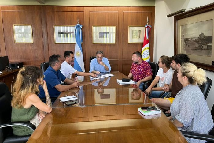 El intendente Castellano se reunió con integrantes del Centro de Artistas Plásticos 