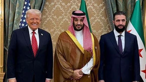 Trump se reunió con el líder interino sirio y anunció el levantamiento de sanciones