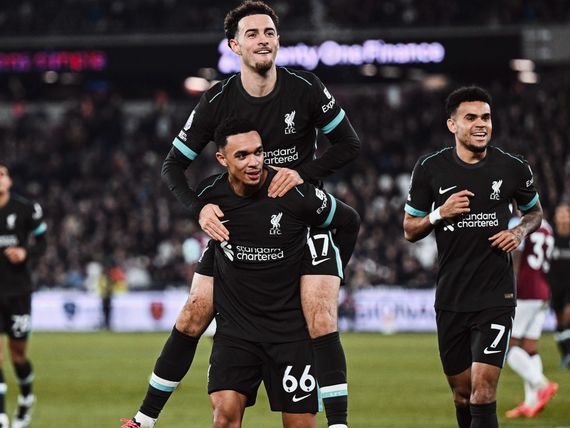 El líder Liverpool hizo cinco en su visita a West Ham