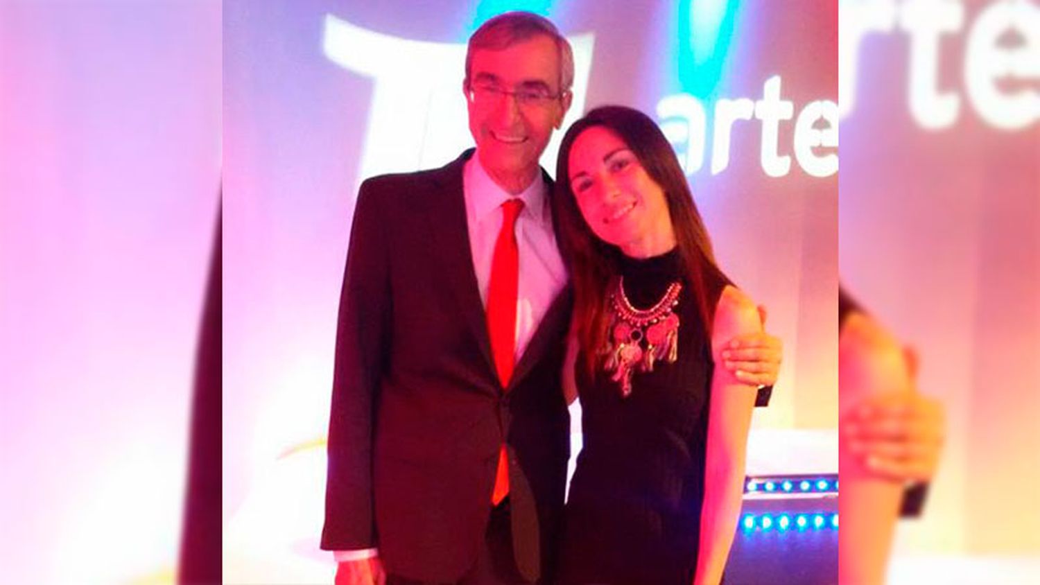 La docente Yohana Fucks recibió el premio al Periodismo Ciudadano