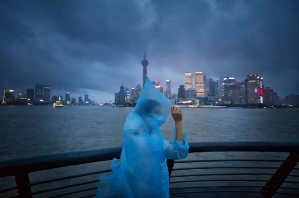 Miles de evacuados en China ante la llegada del tifón Muifa