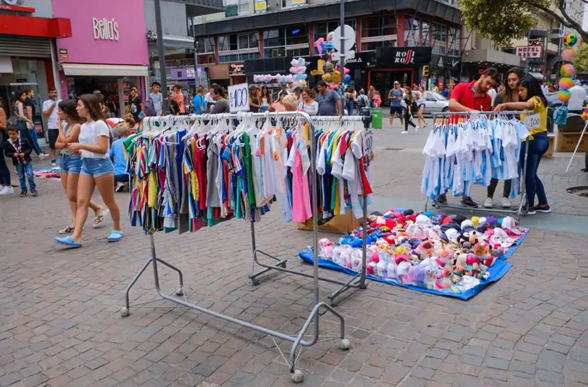 Comerciantes pidieron que se detenga la "proliferación de manteros"