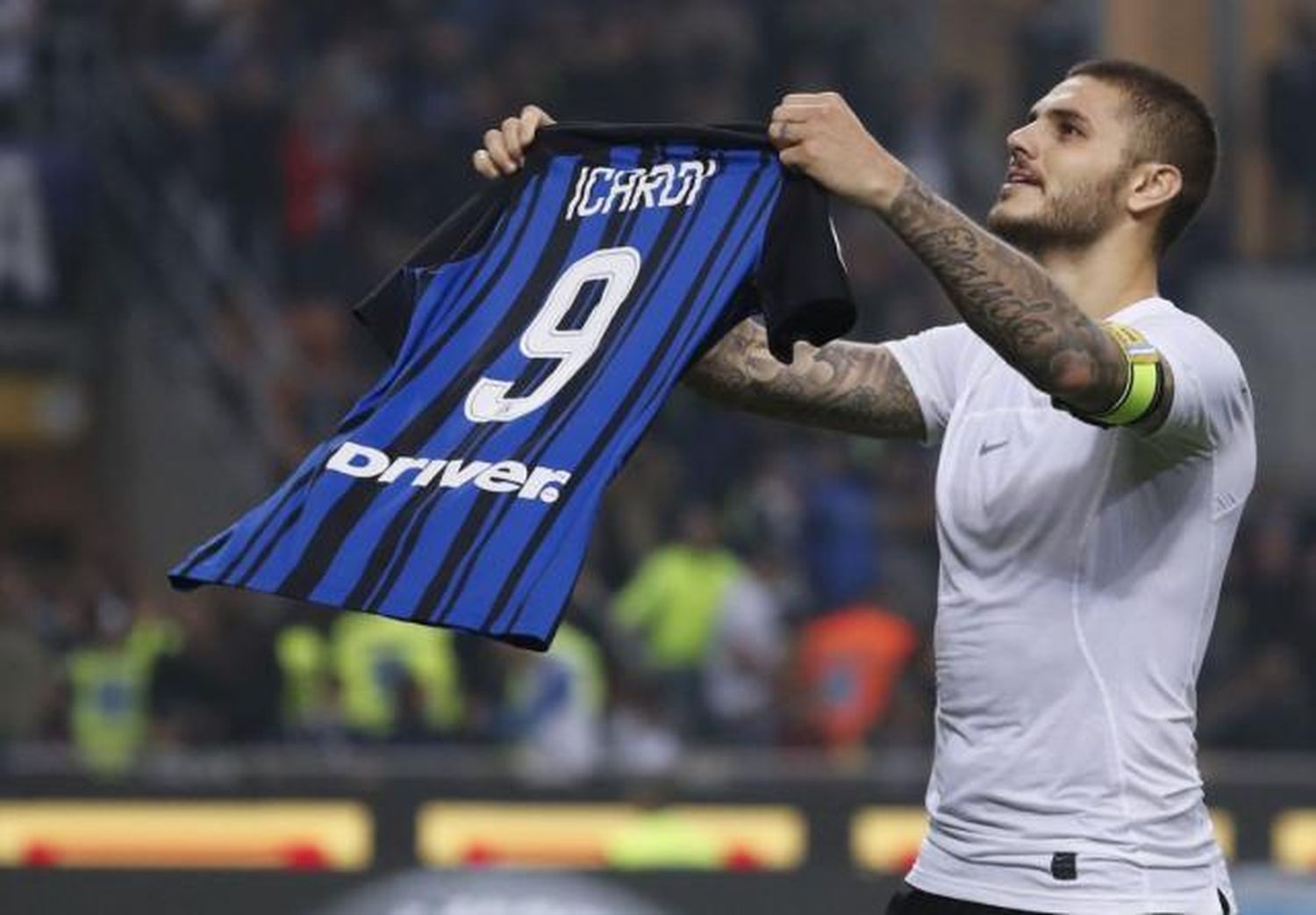 Icardi hizo tres y el Inter le ganó el clásico al Milan