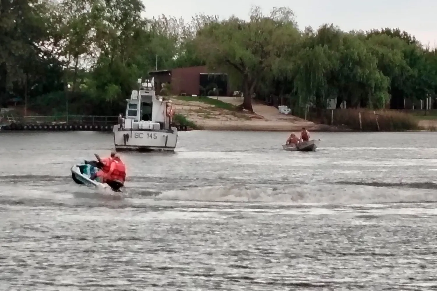 Continúa la búsqueda del adolescente ahogado en el río Gualeguaychú