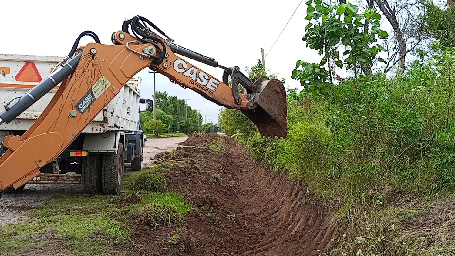 Mejoras en calle Oroño: avanzan los trabajos de mantenimiento y desagües en un sector clave de la ciudad