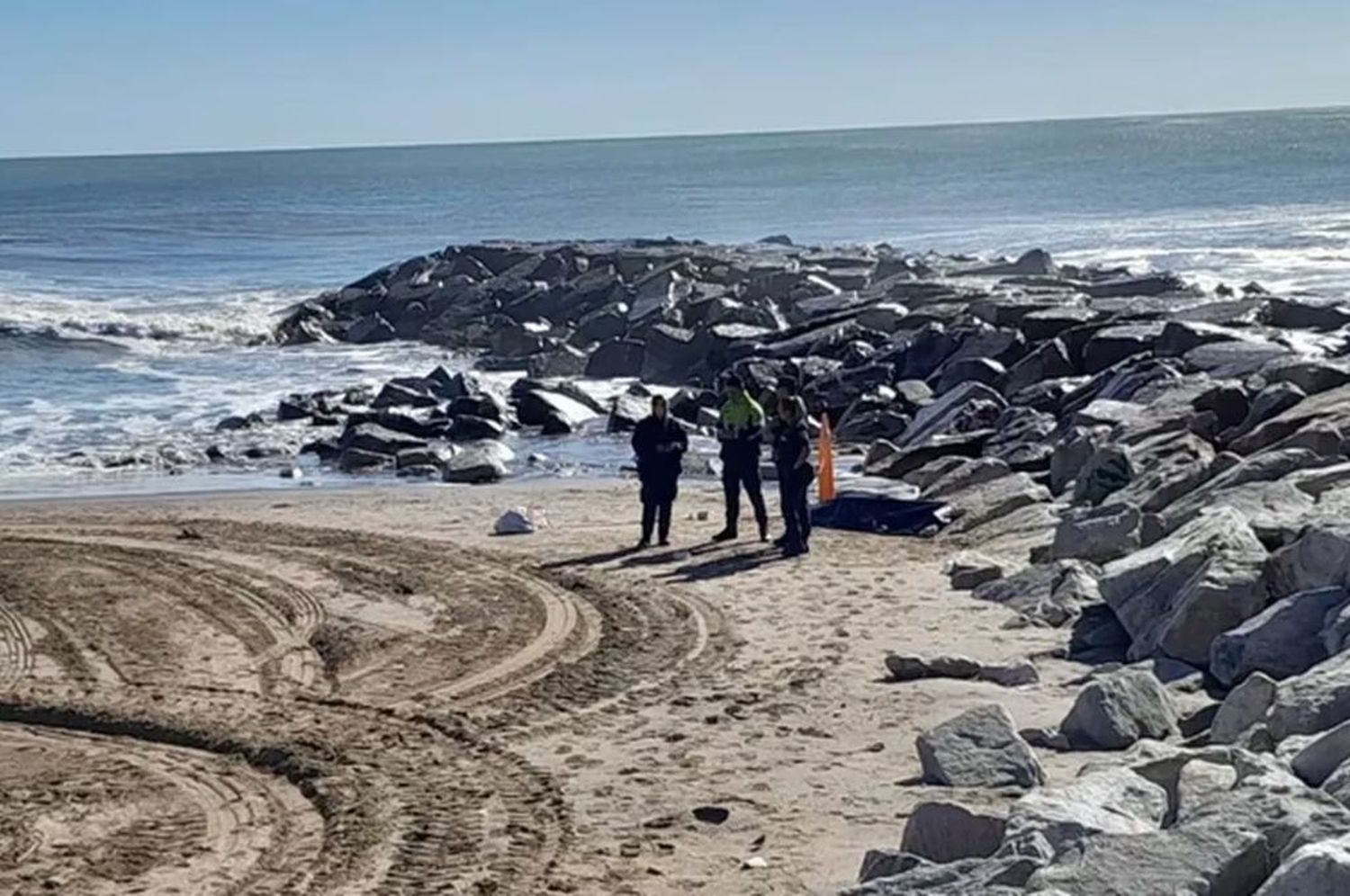 Hallaron un cadáver en la playa