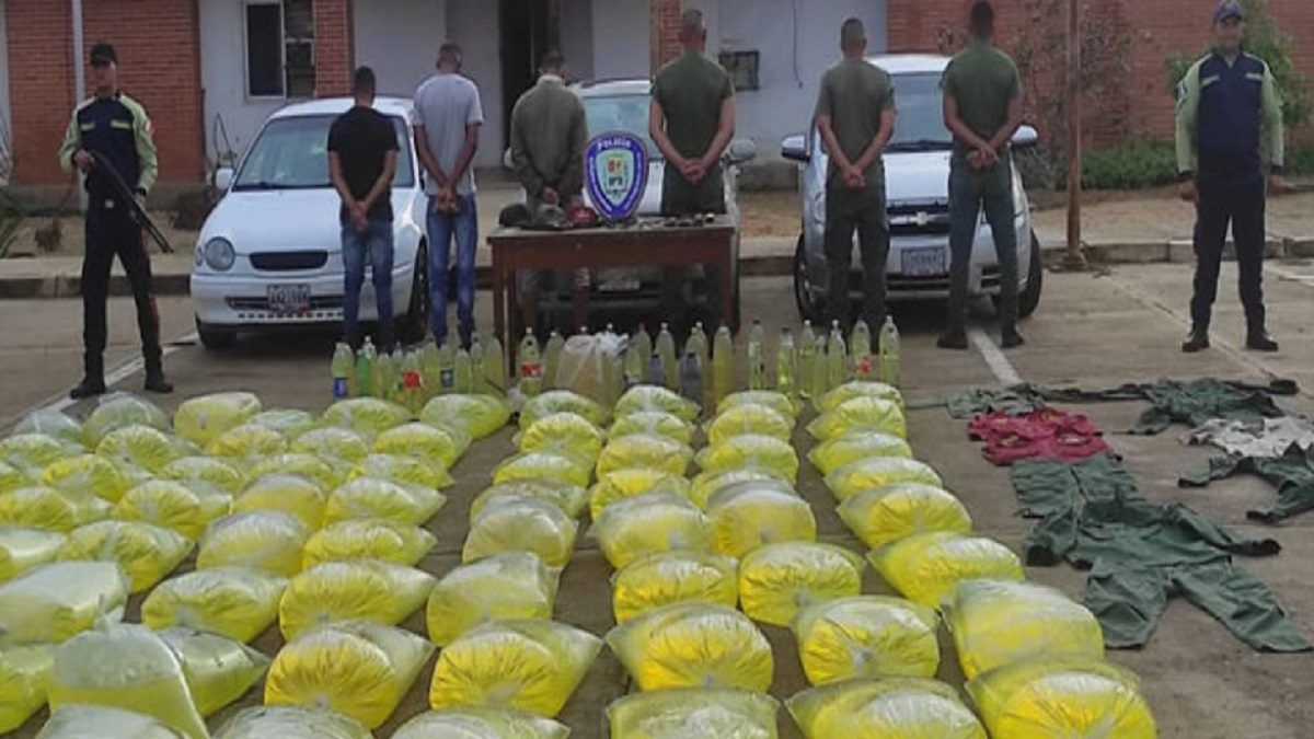 ¡OTROS DE LA GLORIOSA FANB! Agarran a 3 MILITARES con más de 2 mil litros de gasolina en Anzoátegui