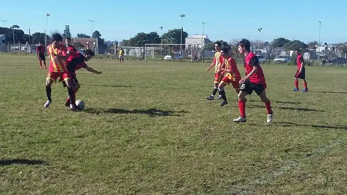Divisional B: Isleños ganó y se quedó con la primera rueda