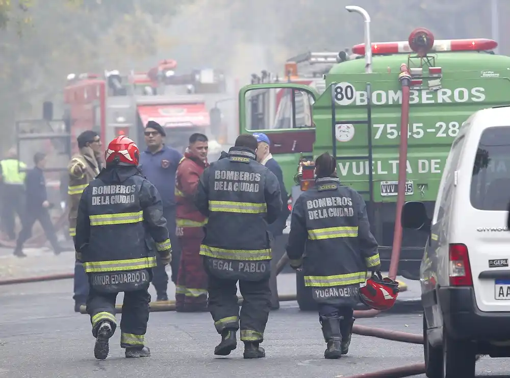 Se declaró un incendio en el depósito de Barracas en el que en 2014 se produjo otro hecho similar que terminó en tragedia.