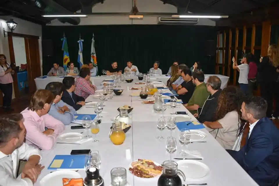 Merlo: Daniel Arroyo presentó la tarjeta alimentaria a Intendentes de la primera sección