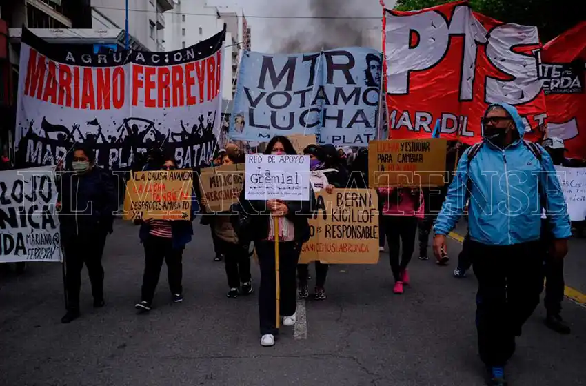 Guernica: el reclamo en Mar del Plata continuó con quema de gomas y una marcha en pleno centro