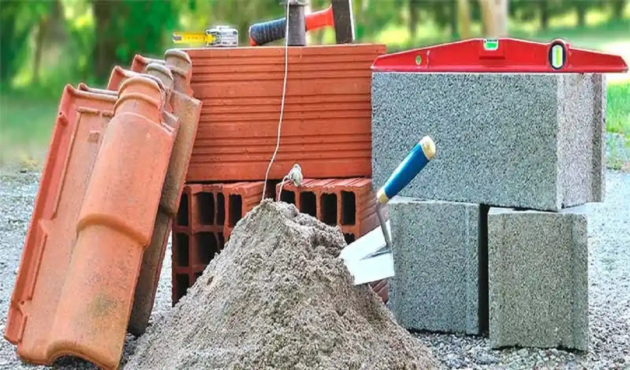 En septiembre los materiales presentaron una variación de 0,71 %, mientras que la mano de obra trepó 2,54. Imagen ilustrativa