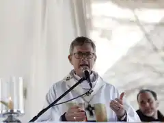 El arzobispo García Cuerva pidió “salir del chiquero de las descalificaciones y del odio”