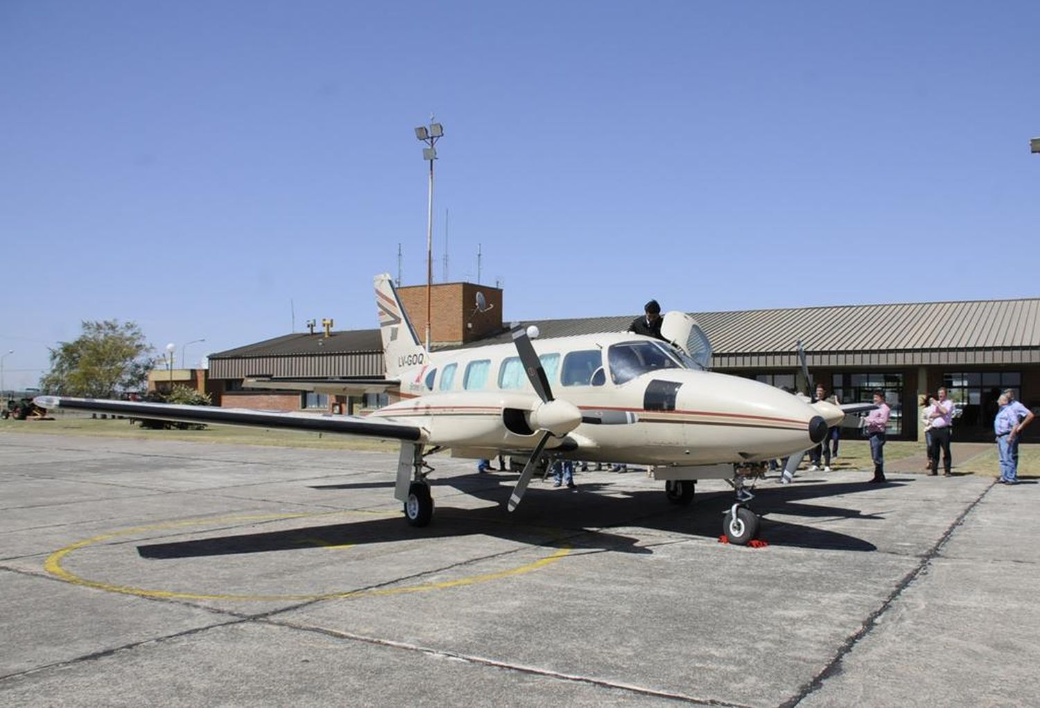 El Intendente recibió a los controladores aéreos y  comprometió gestiones ante el Ministerio de Defensa