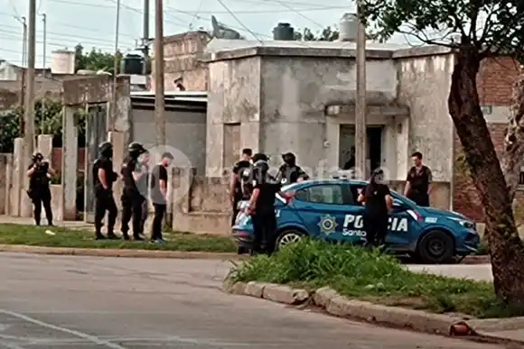 Importante movimiento policial en barrio 9 de Julio: ¿qué se sabe hasta el momento?