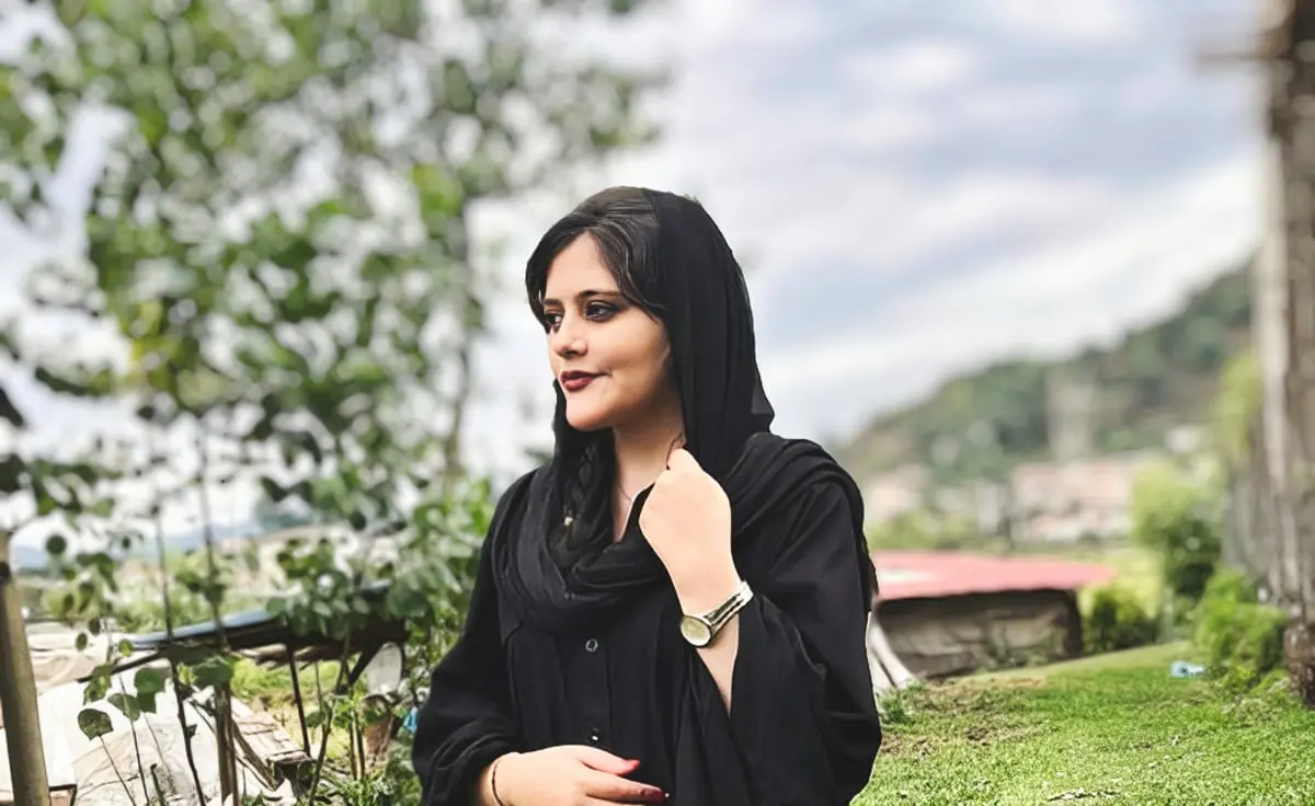 ¡INDIGNACIÓN MUNDIAL! Muere mujer de 22 años tras ser detenida en Irán por llevar mal puesto el velo