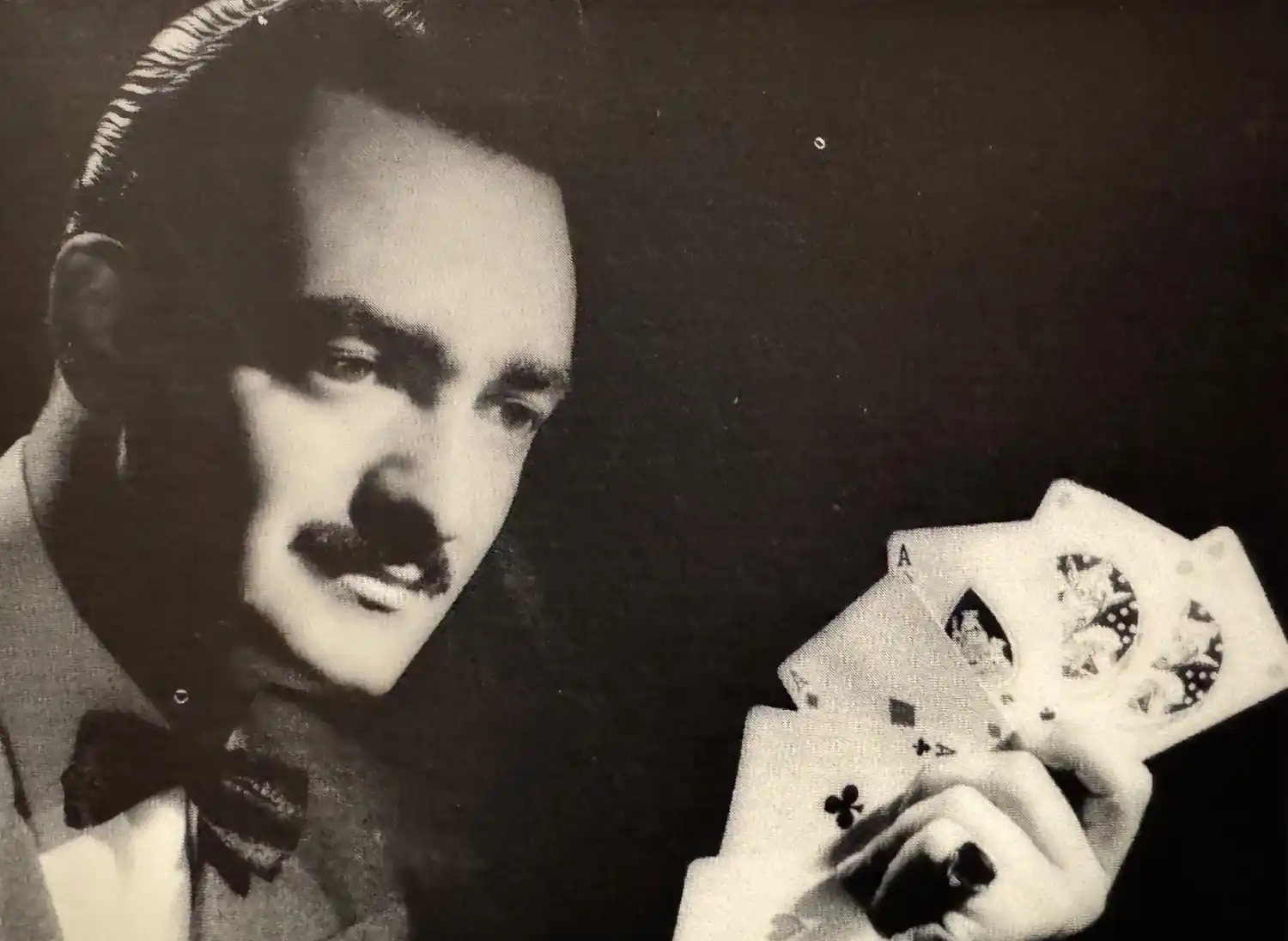 En 1992 brindó un show para el Cartel de Cali.