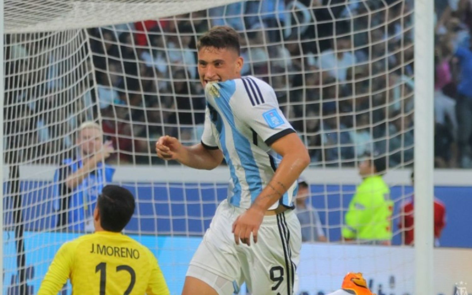 Argentina goleó a Guatemala y aseguró el pase a octavos de final