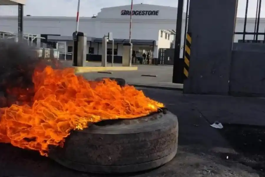 El Gobierno pide "sensatez" a los empresarios y al sindicato de trabajadores del neumático