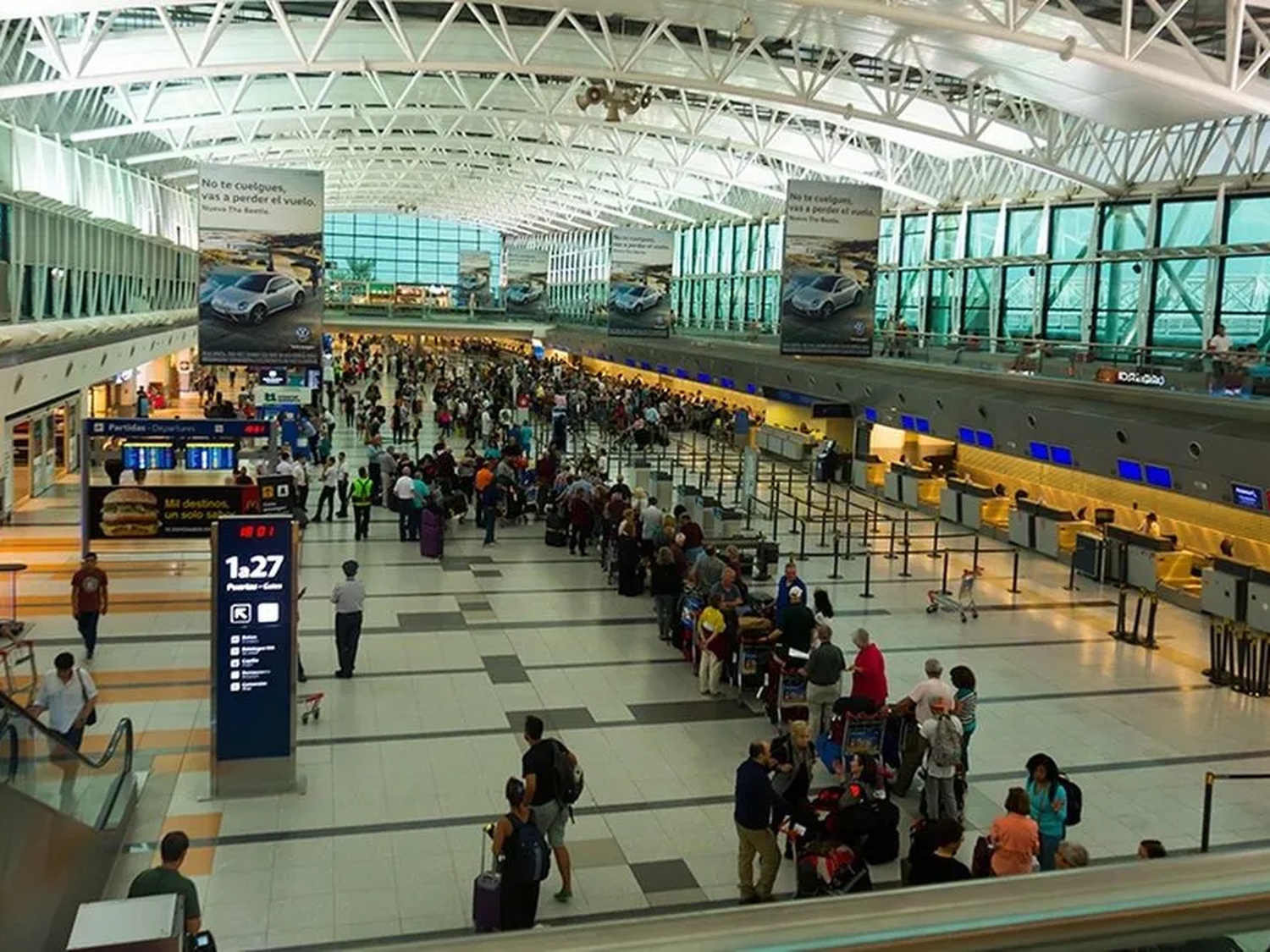 Ezeiza bajo protocolo de emergencia por amenazas de bomba en vuelos de Aerolíneas