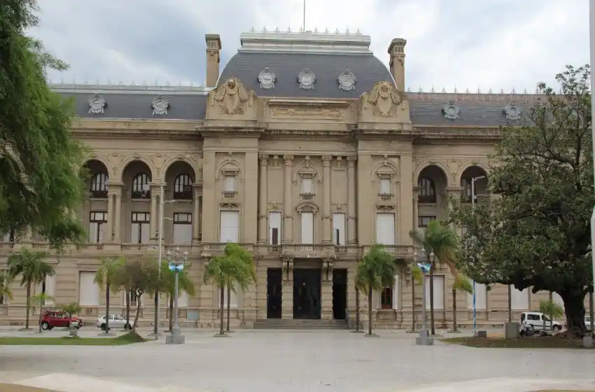 El gobierno de Perotti sostiene que el cronograma de pagos «es el único posible sin tomar deuda”