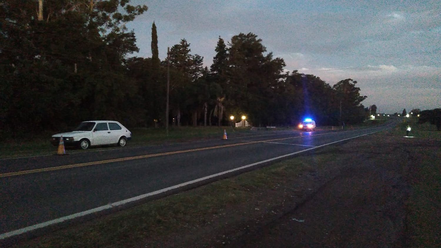 requisa al automóvil Fiat 147 que había sido secuestrado tras una persecución policial por el violento asalto a un camionero de Victoria