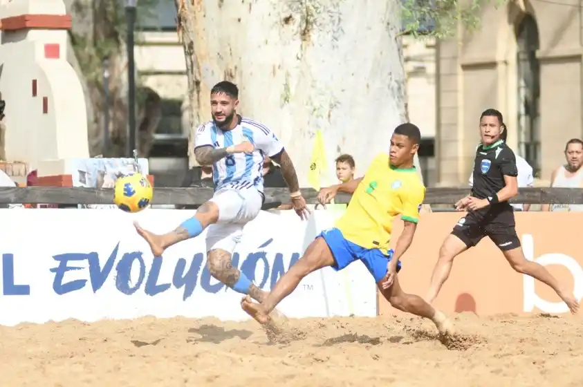 Fútbol playa en Rosario: Argentina cayó ante Brasil en la final de la Copa América, pero clasificó al Mundial
