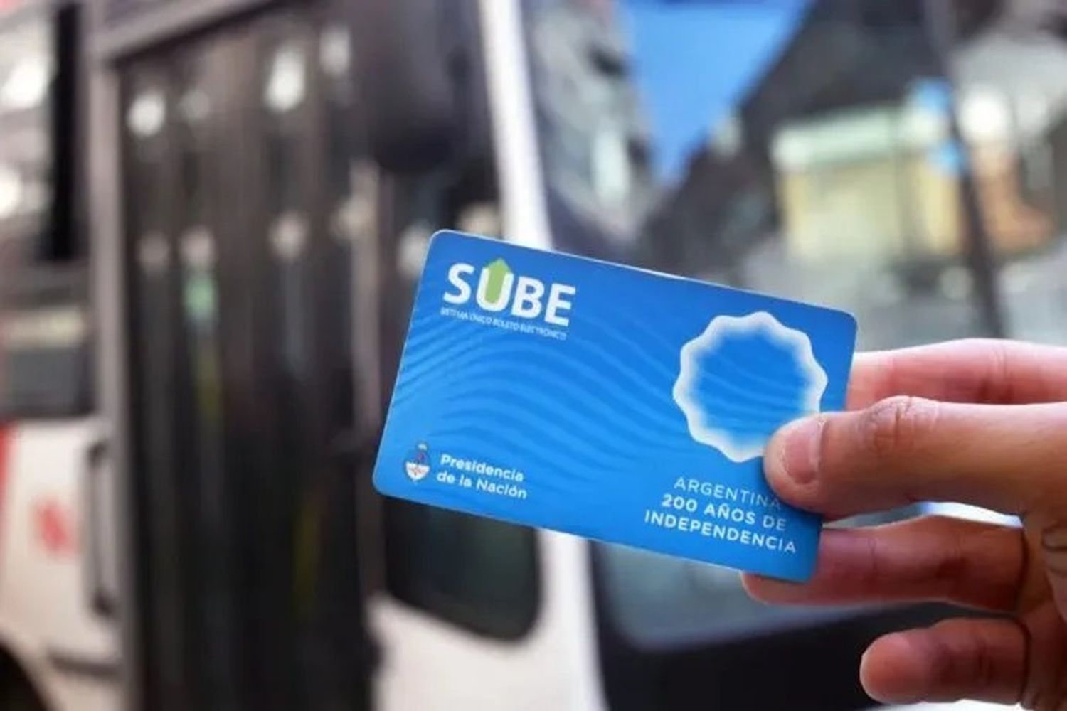 Aumento del transporte en el AMBA: cuánto costará el boleto de colectivo y tren a partir del lunes