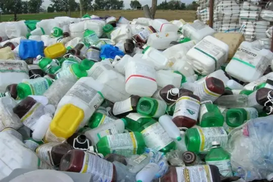 Nuevas obligaciones para usuarios y comerciantes de agroquímicos