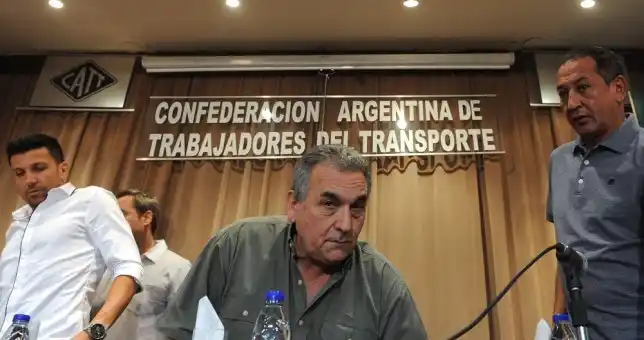 Trabajadores del transporte reclaman disponer del 100% de sus salarios, advirtió la CATT