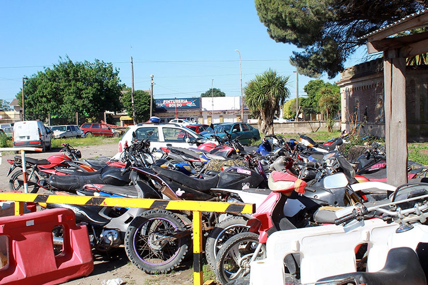 Estaría filmado el robo de una moto del predio de Tránsito
