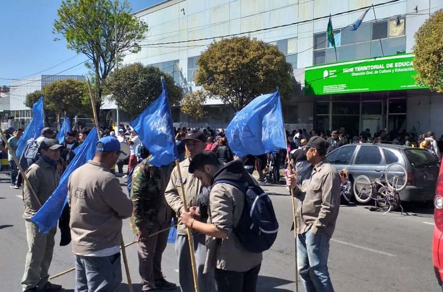 Cooperativistas reclaman que se los incluya en el presupuesto para mantener escuelas