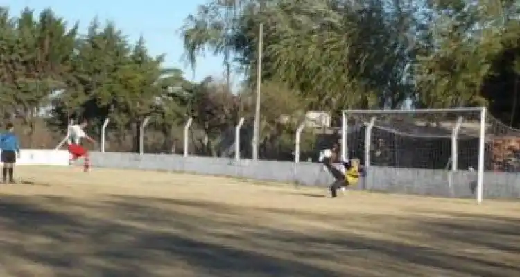 Fútbol, muchos goles y discusión