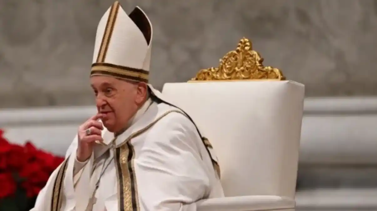 El papa Francisco “está estable” y sigue con el tratamiento en su tercer día