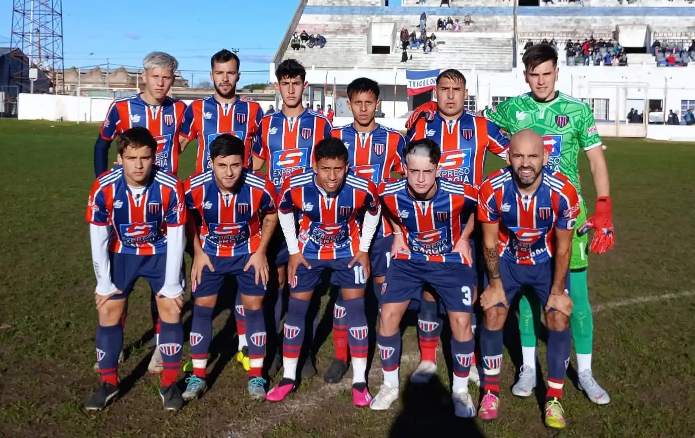 Ferro arrancó con un triunfo por 2-0 sobre Juarense.