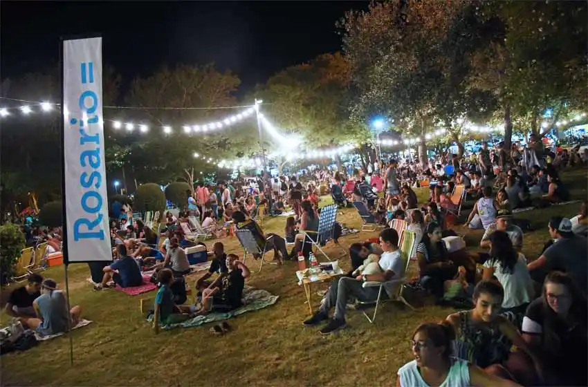La plaza Santos Dumont se renovó para recibir el picnic nocturno