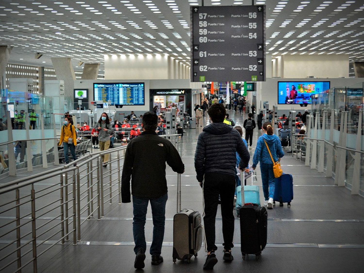 El Gobierno rechaza el paro de controladores aéreos y lo califica de “ilegítimo”