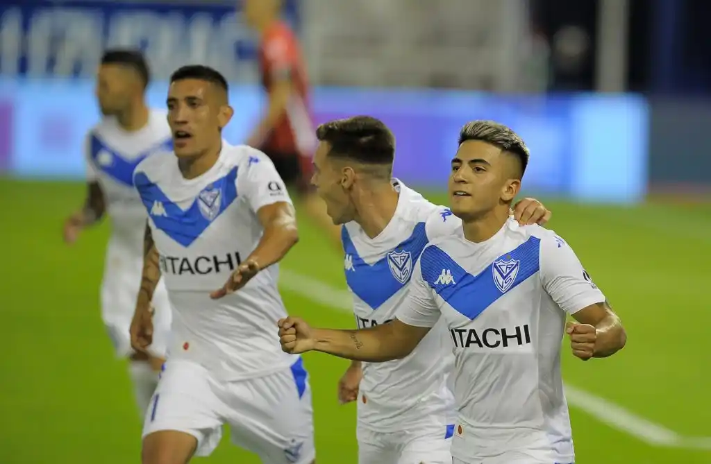 Vélez consiguió su primera  victoria a costa de Patronato