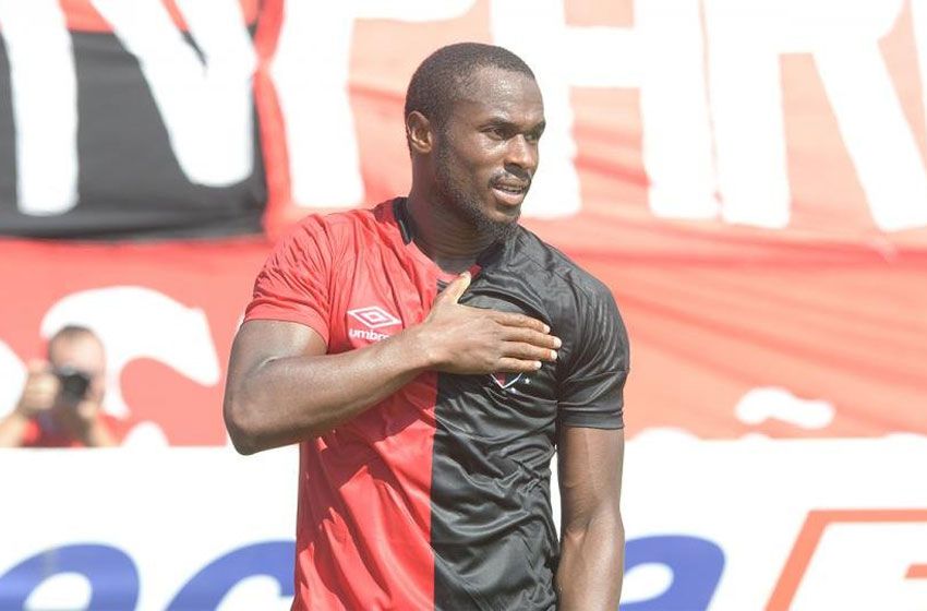 «Leal tiene contrato y continuará en Newell’s»