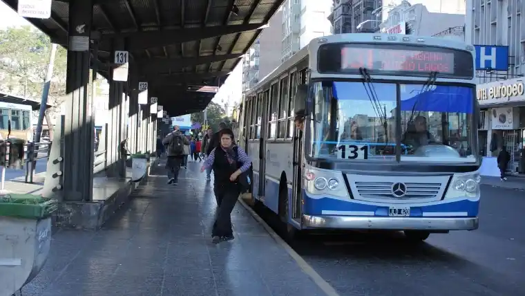 Las subas del boleto y del taxi sin quórum