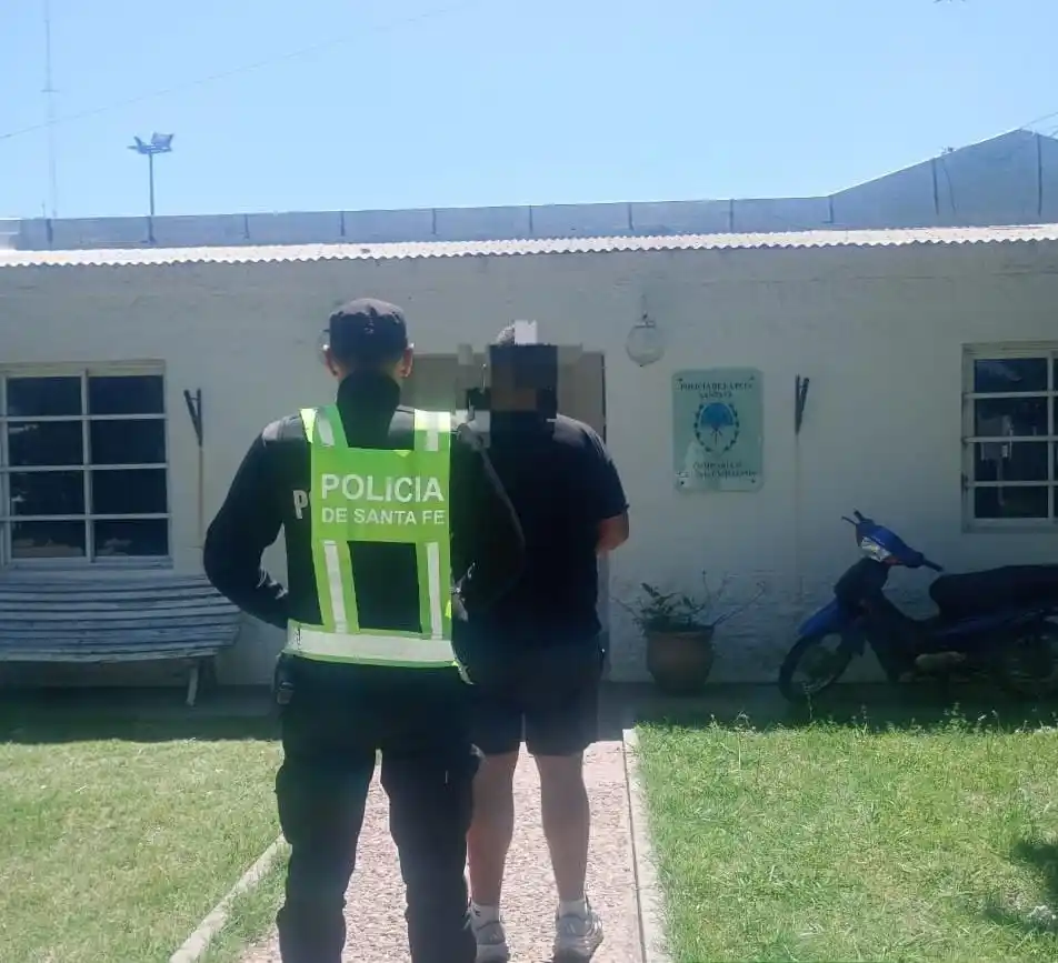 Salieron a pasear con documentación falsa: detuvieron a un conductor en RN34 con una licencia “trucha”